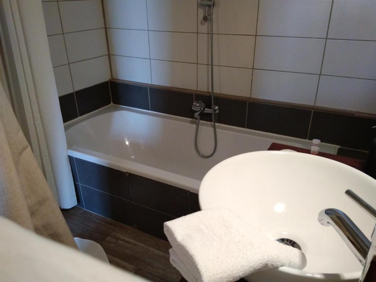 Chambre D'Hotes Face Au Lavoir Méthamis Eksteriør bilde